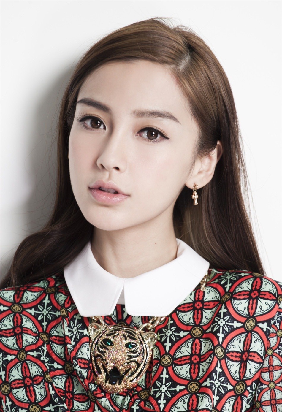 Angelababy tên thật là Dương Dĩnh.