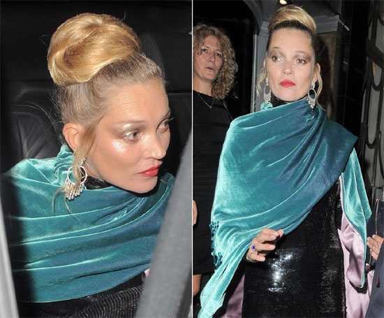 Sử dụng bóng mắt màu xám làm nhiều người nhầm tưởng siêu mẫu Kate Moss đang đi tham dự Halloween.