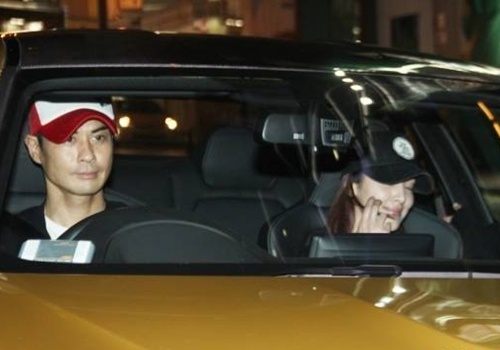 Trinh Gia Dinh an ui sau khi ban gai bi che dien xuat do hinh anh