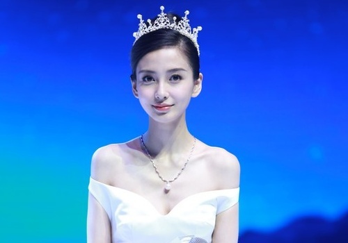 Vuong mien hoang gia o le cuoi Angelababy la do di muon hinh anh
