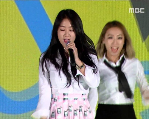 Soyu (SISTAR) xin loi vi bieu dien thieu nhiet tinh hinh anh