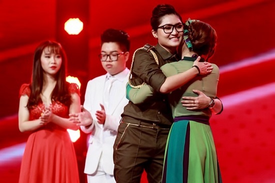 4 cap sao nu ‘tinh trong nhu da mat ngoai con e’ hinh anh