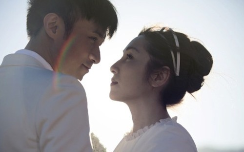 Hình cưới của Cổ Cự Cơ và vợ.