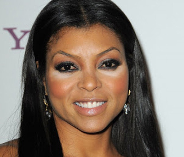  Taraji P. Henson luôn xuất hiện với vẻ ngoài không tì vết. Việc dặm quá nhiều phấn vào phần bọng mắt khiến cô trông như thể đeo thêm hai chiếc túi trắng vào hai bên mắt.