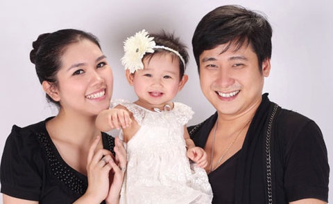 Cô con gái thừa hưởng nét đẹp của cả bố và mẹ.