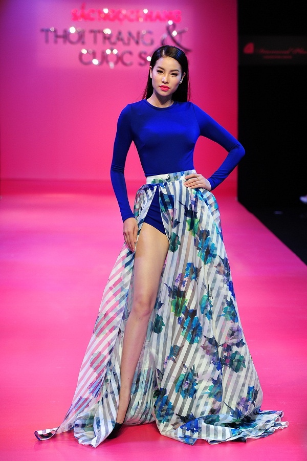 Kỹ năng trình diễn của Phạm Hương được đánh giá cao nhưng vẫn chưa đạt chuẩn.  