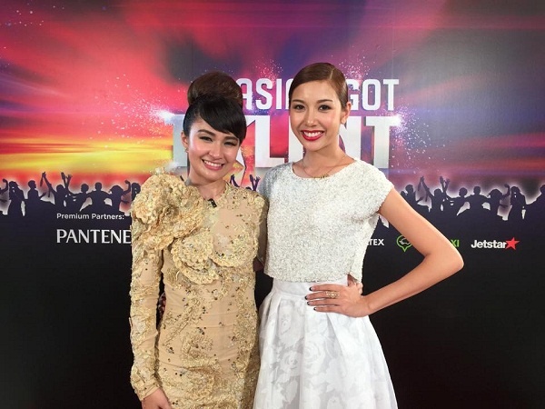 Thúy Vân rạng rỡ, thanh lịch khi làm MC.