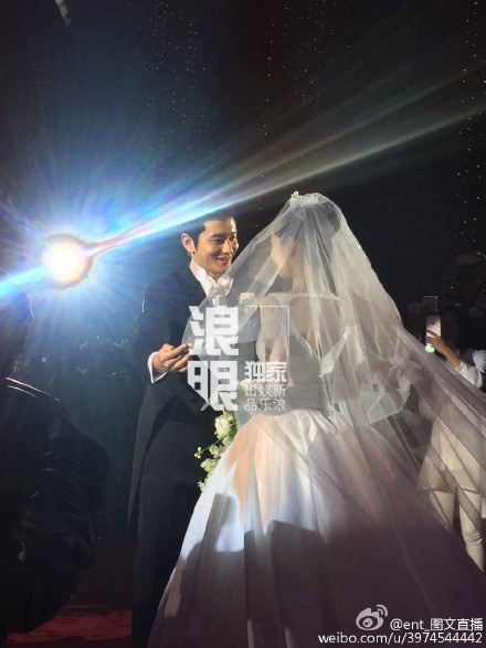 Một khoảnh khắc đẹp của cô dâu và chú rể.