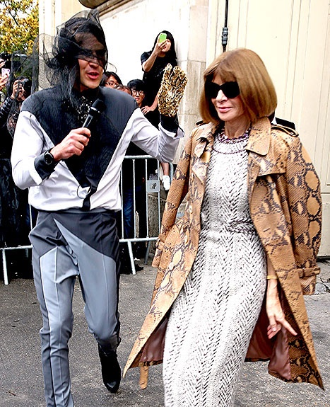 Cùng ngày, anh này còn khiến Tổng biên tập Vogue - bà Anna Wintour tức giận vì hành động khả ố.