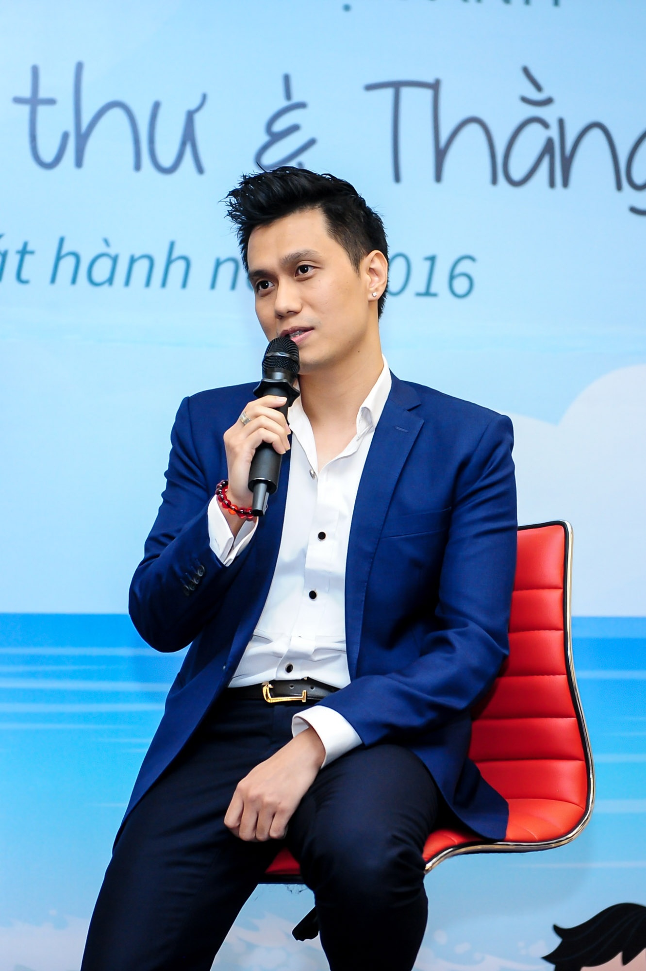 Để mang đến những hình ảnh đẹp như mơ trong “Vệ sĩ, tiểu thư và thằng khờ”, nam diễn viên kiêm nhà sản xuất Việt Anh không  ngại bỏ ra <abbr class=