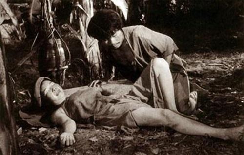 Le Van, Quach An An va nhung canh nong tran trui hinh anh