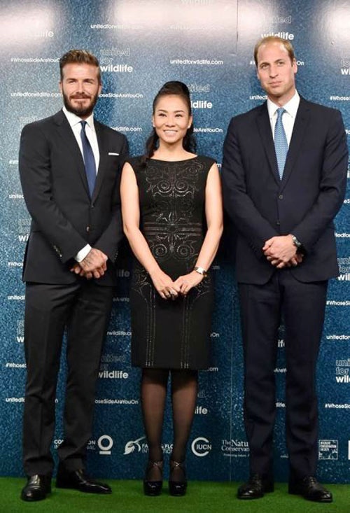 Lấy chồng là đại gia có thế lực, Thu Minh có cơ hội được tiếp xúc với giới thượng lưu Anh và các nhân vật có vai vế như Hoàng tử Anh.