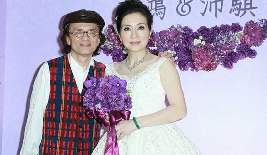 Sao nam 65 tuổi hạnh phúc trong ngày cưới.