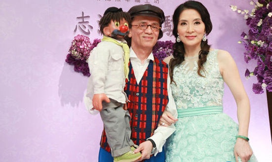 Đặng Chí Hồng viên mãn bên vợ kém 12 tuổi.