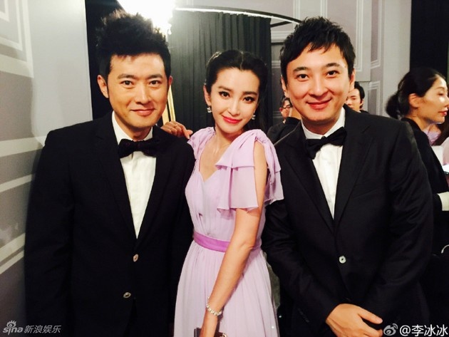 Vương Tư Thông (ngoài cùng phải) từng chỉ trích công khai Phạm Gia.