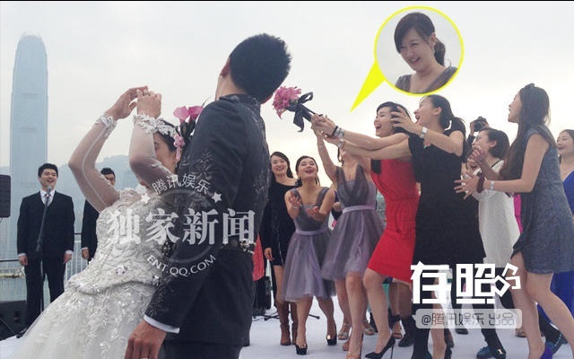 Năm 2013, Tiết Giai Ngưng nhận được hoa cưới từ tay Lưu Tuyền. Nhiều người tin rằng, đám cưới của nữ diễn viên sớm diễn ra vì lúc đó có tin cô và Hồ Ca hẹn hò. “Không có chuyện hẹn hò, đến giờ tôi vẫn độc thân. Tôi cho rằng, cưới xin là duyên phận, không vội vàng và lo lắng” - cô chia sẻ.