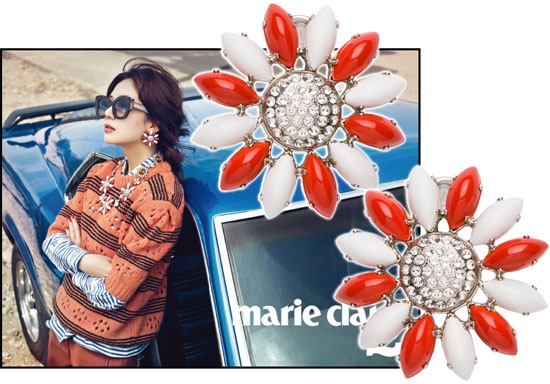 Đôi bông tai hoa mà Jin Hee đeo là của hiệu Miu Miu có giá <abbr class=