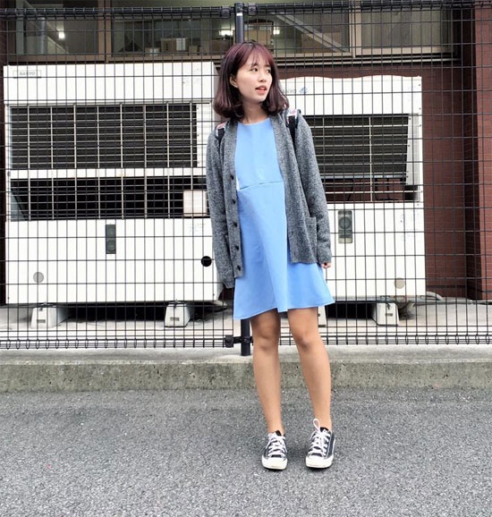 Mẫn Tiên thường xuyên chia sẻ hình ảnh đời thường khi cô sang Nhật  du học. Trang phục của cô thường đơn giản, mang đến sự thoải mái như áo phông, quần jean, váy suông hay đôi giày thể thao tiện dụng.