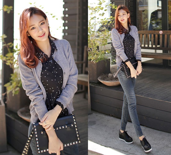 Bạn có thể để thả áo cardigan tự nhiên hoặc cài khuy tùy theo sở thích.