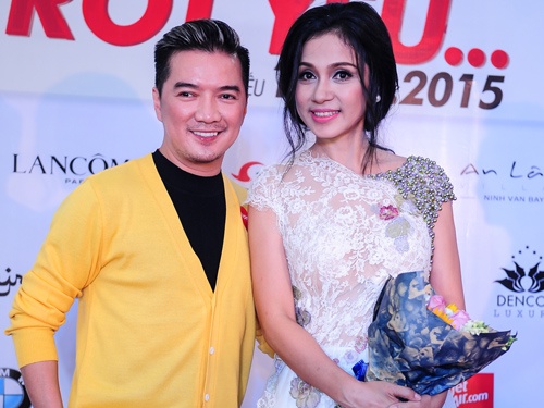 Dam Vinh Hung mac sac so di xem phim cua Viet Trinh hinh anh