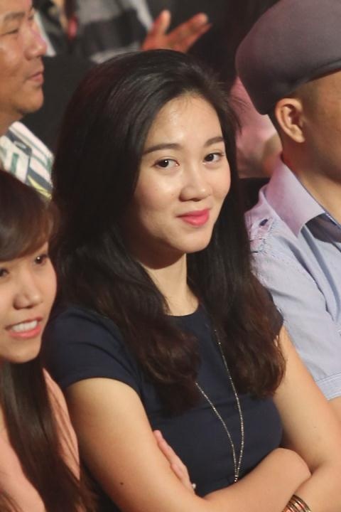 Cận cảnh nhan sắc trẻ trung, xinh đẹp của bà xã Huy Tuấn