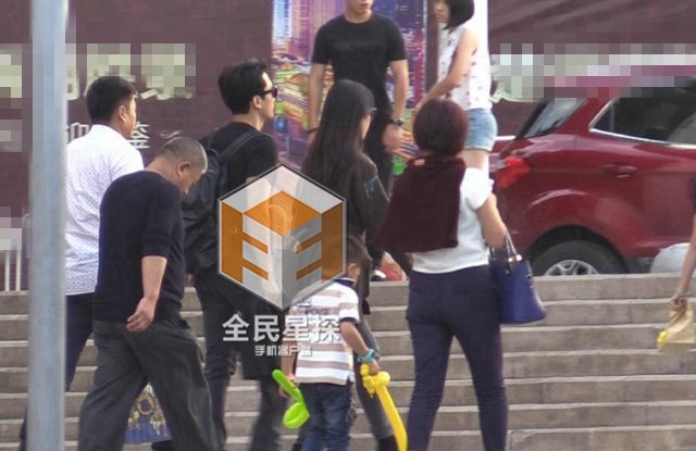 Theo nguồn tin Lưu Diệc Phi và Song Seung Hun ở chung khách sạn khi đi nghỉ cùng nhau.