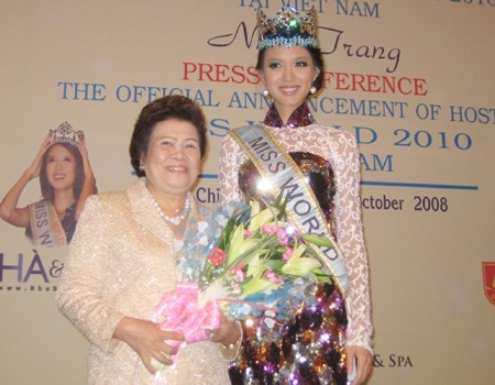 Chân dung bà Tư Hường - mẹ chồng Á hậu Dương Trương Thiên Lý