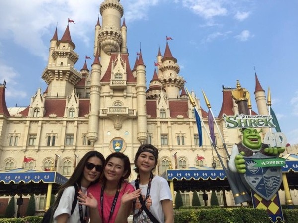 Nhóm S.H.E đi du lịch tại Singapore.