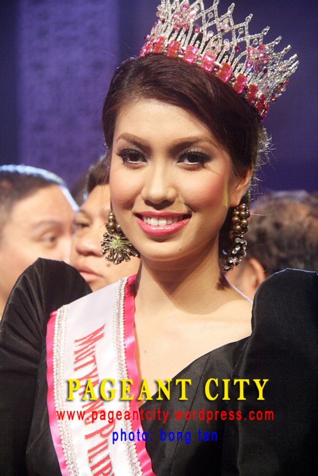 Năm 2012, Gomez tham gia cuộc thi Hoa hậu Thế giới Philippines 2012 nhưng cô không lọt Top cao nhất. Vinh quang đến với người đẹp khi cô tham gia Hoa hậu Du lịch Philippines 2012.