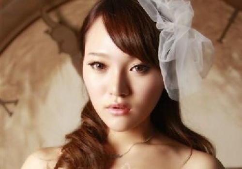 Nhung su co ban dam cuoi ra nuoc mat cua sao Hoa ngu hinh anh