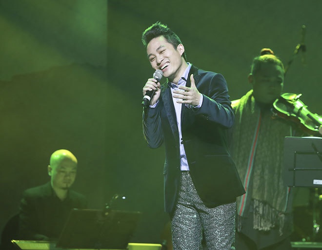 Tùng Dương đang ấp ủ thực hiện liveshow kỷ niệm 10 năm ca hát vào cuối năm nay. 