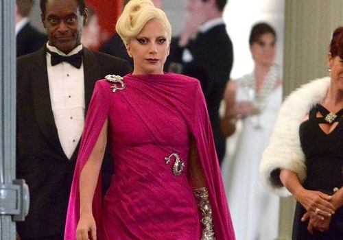 Lady Gaga chien dau voi chung tram cam, lo au hinh anh