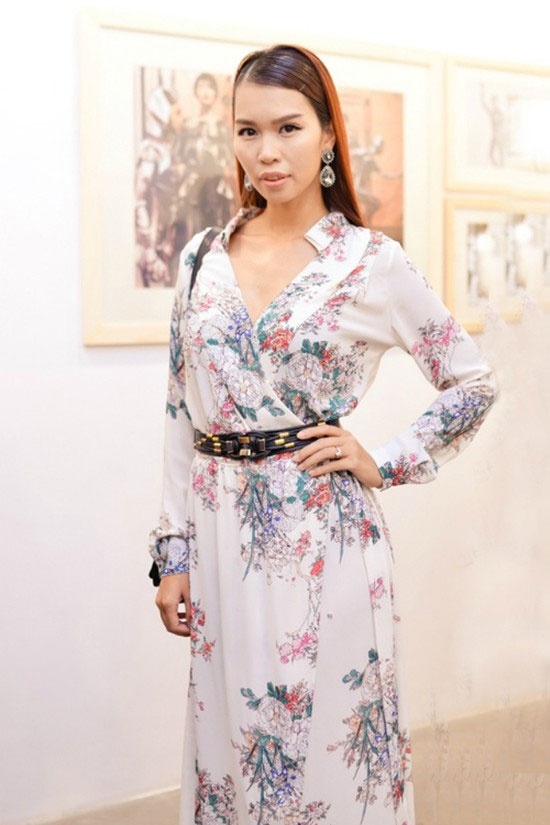 Siêu mẫu Hà Anh nhợt nhạt với lối trang điểm không có điểm nhấn.