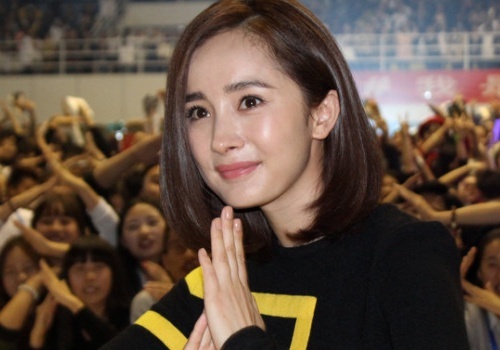 Cha chong khong muon Duong Mich giong Angelababy hinh anh