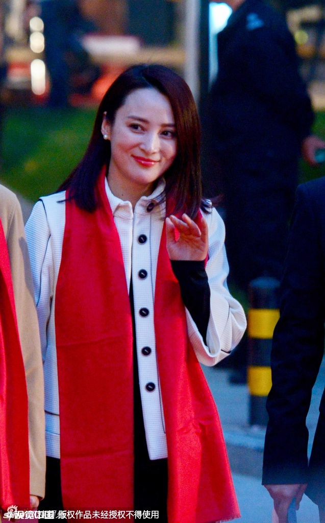 Người đẹp Trời xanh đổ lệ - Thủy Linh.