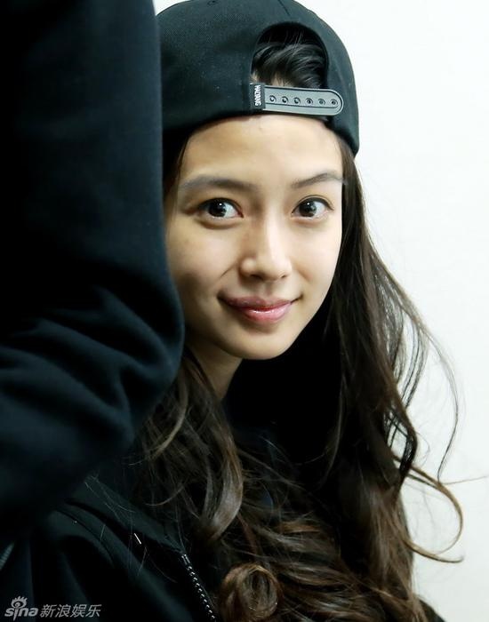 Cùng thời gian, cô còn bị đồn mua kết quả giám định thẩm mỹ.