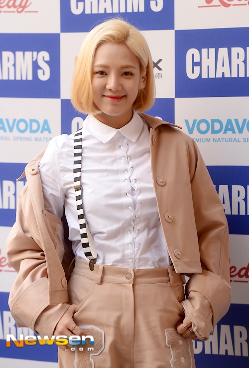 Hyoyeon (SNSD) cũng có mặt tại sự kiện Tuần lễ thời trang Seoul diễn ra ngày 18/10 cùng Na Eun.