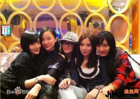 Nhóm chị em năm nào của Dương Mịch gồm Lý Tiểu Lộ, Hùng Nãi Cẩn, Hoắc Tư Yến.