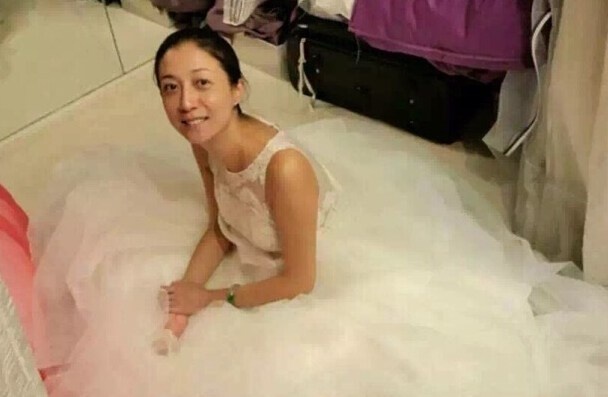 Sau cuộc tình trái ngang với Thành Long, Ngô Ỷ Lợi sống lầm lũi.