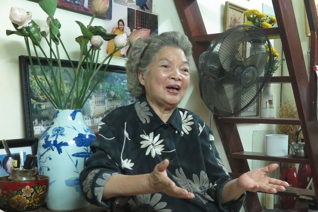 Nghệ sĩ Lê Mai sống một mình nhưng không cô đơn. Ảnh: Minh Nhật