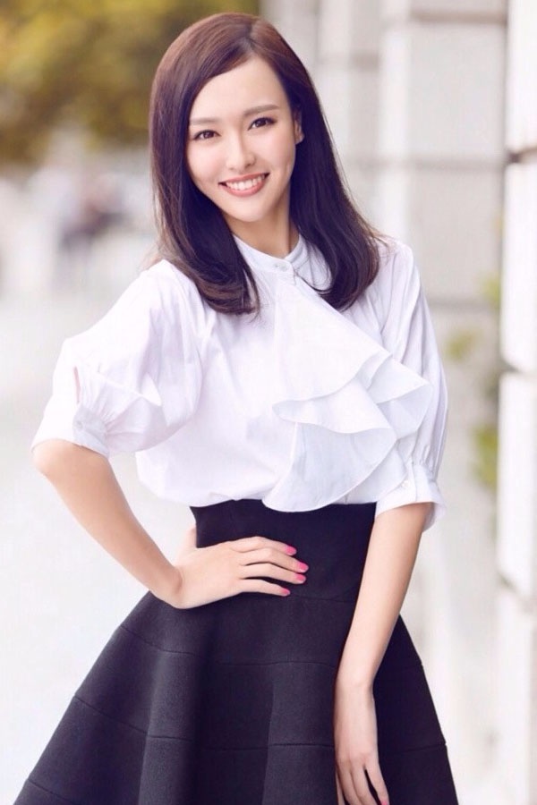 Vẻ ngoài xinh đẹp của tài năng nổi trội đã giúp Đường Yên thành công chiếm được một vị trí trong danh sách “Tứ tiểu Hoa đán” mới của Trung Quốc.