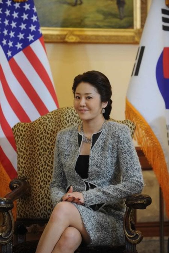 Seo Hye Rim (Go Hyun Jung) là người phụ nữ bản lĩnh khi dám đương đầu với mọi thử thách, khó khăn khi dấn thân vào con đường chính trị. Bằng năng lực cũng như sự giúp đỡ của những người cộng sự, cô trở thành nữ tổng thống đầu tiên của Hàn Quốc.