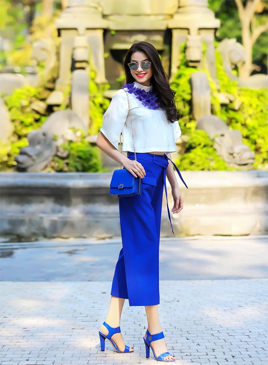 Hoa hậu Phạm Hương toát lên thần sắc cực sang chảnh và yêu kiều.