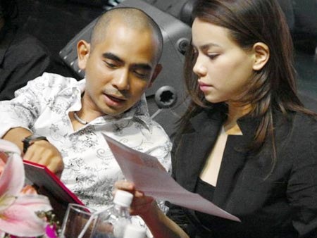 Nhưng rồi Hà Hồ lại chia tay Đức Trí bởi cô cho rằng chàng nhạc sỹ đã bất cần và vô tâm nên đã để vuột mất cô còn Đức Trí cho rằng giữa anh và Hà Hồ chỉ có duyên mà không có “nợ”. Mặc dù không còn yêu nhưng cả hai vẫn còn duyên trong âm nhạc. Nhạc sĩ Đức Trí là người thầm lặng đứng sau giúp Hồ Ngọc Hà rất nhiều trên con đường ca hát. 