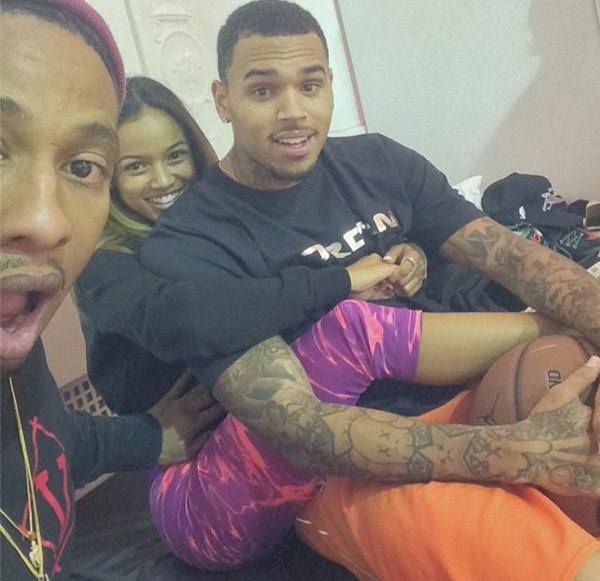 Ít lâu sau, Rihanna và Chris lại mỗi người mỗi ngả và Karrueche yêu đuối chấp nhận tha thứ mọi lỗi lầm của bạn trai.  