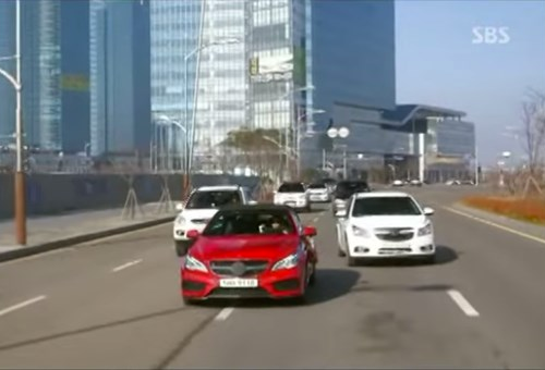 Sao Han lai xe au nhat tren man anh hinh anh