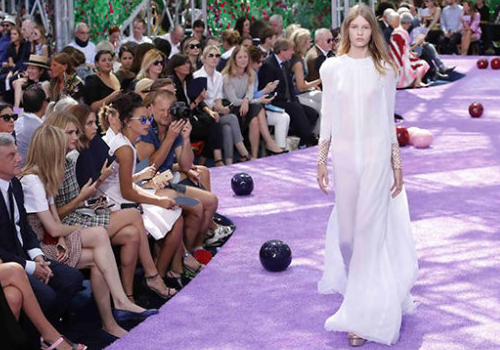 ​Can mot do tuoi thich hop de trang diem va tao dang hinh anh