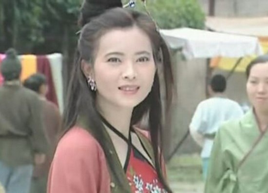 Lam Khiết Anh vào vai Phan Kim Liên trong bộ phim Phan Kim Liên Tây Môn Khánh (2005).