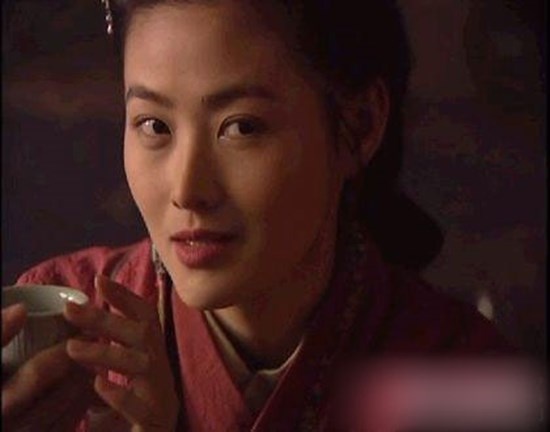 Vương Tư Ý là người đẹp vào vai Phan Kim Liên trong bản phim kinh điển Thủy hử năm 1996.
