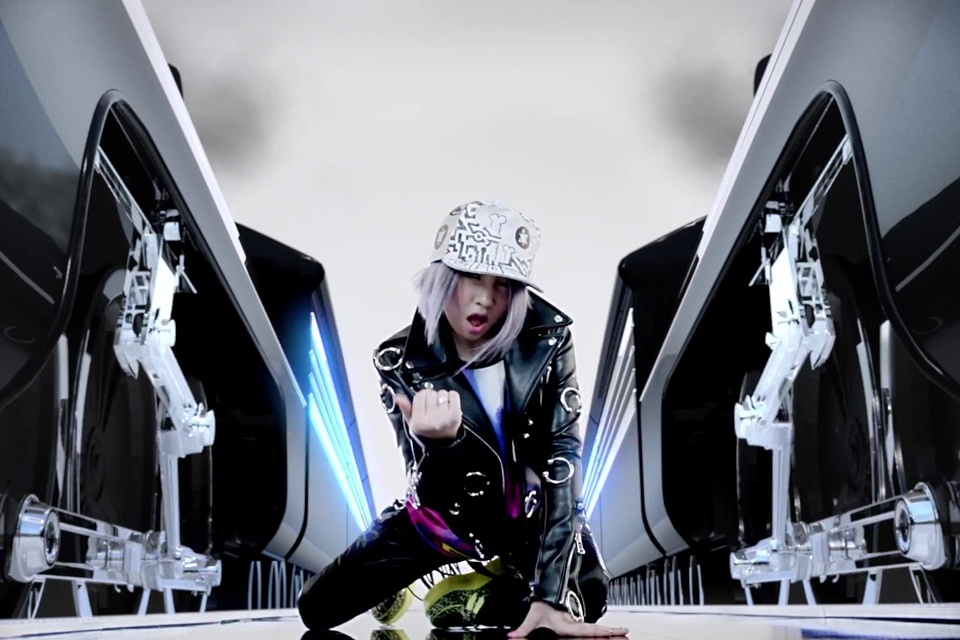 Vũ đạo của Minzy có thần thái rất riêng, vừa mềm mại vừa mạnh mẽ dứt khoát, có sức hút đặc biệt đối với khán giả.